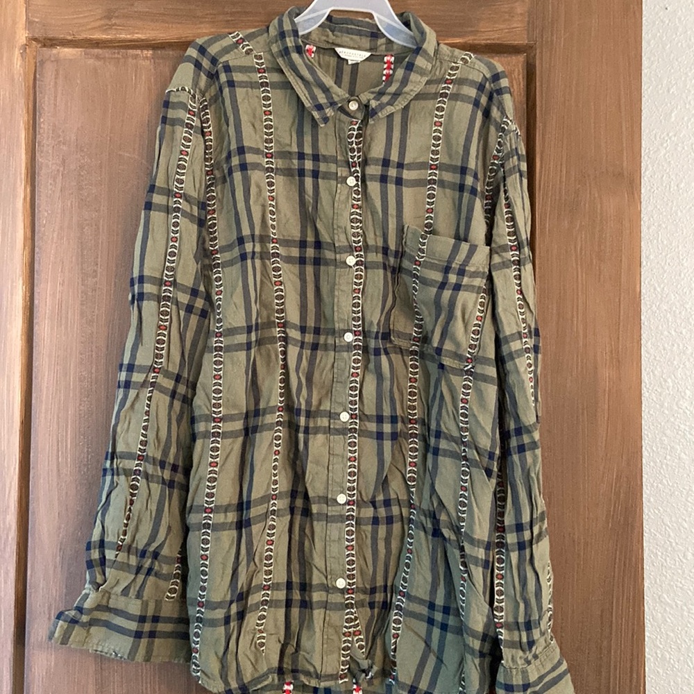 Women’s button down. Size XL fits like large.